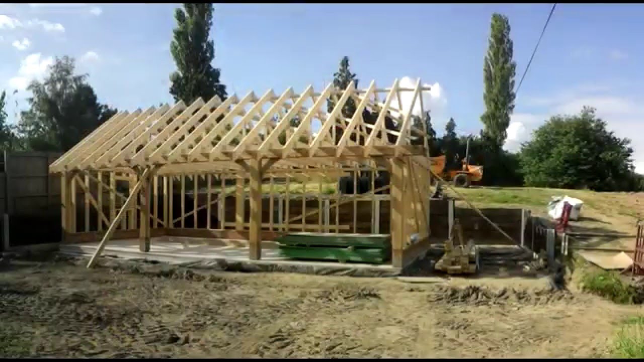 Bespoke-Building-oak-timber-framed-garage